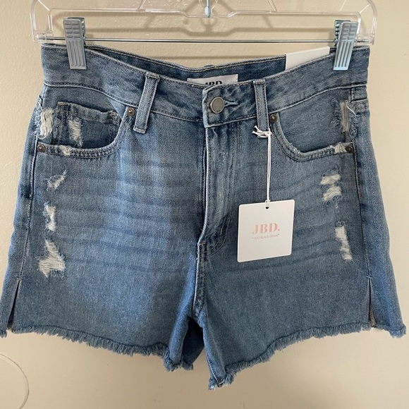 ✨NWT Women’s JBD Denim Distressed Shorts Size S - Picture 1 of 11